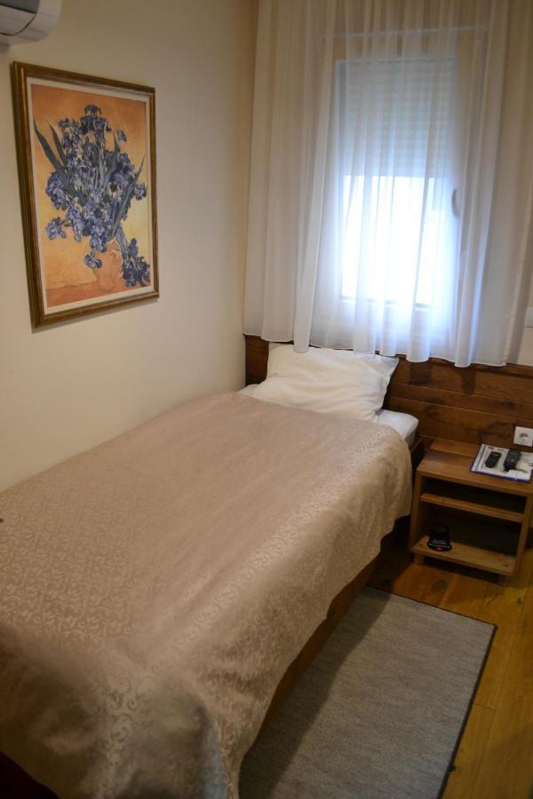 B&B Villa Panuka Pančevo Buitenkant foto